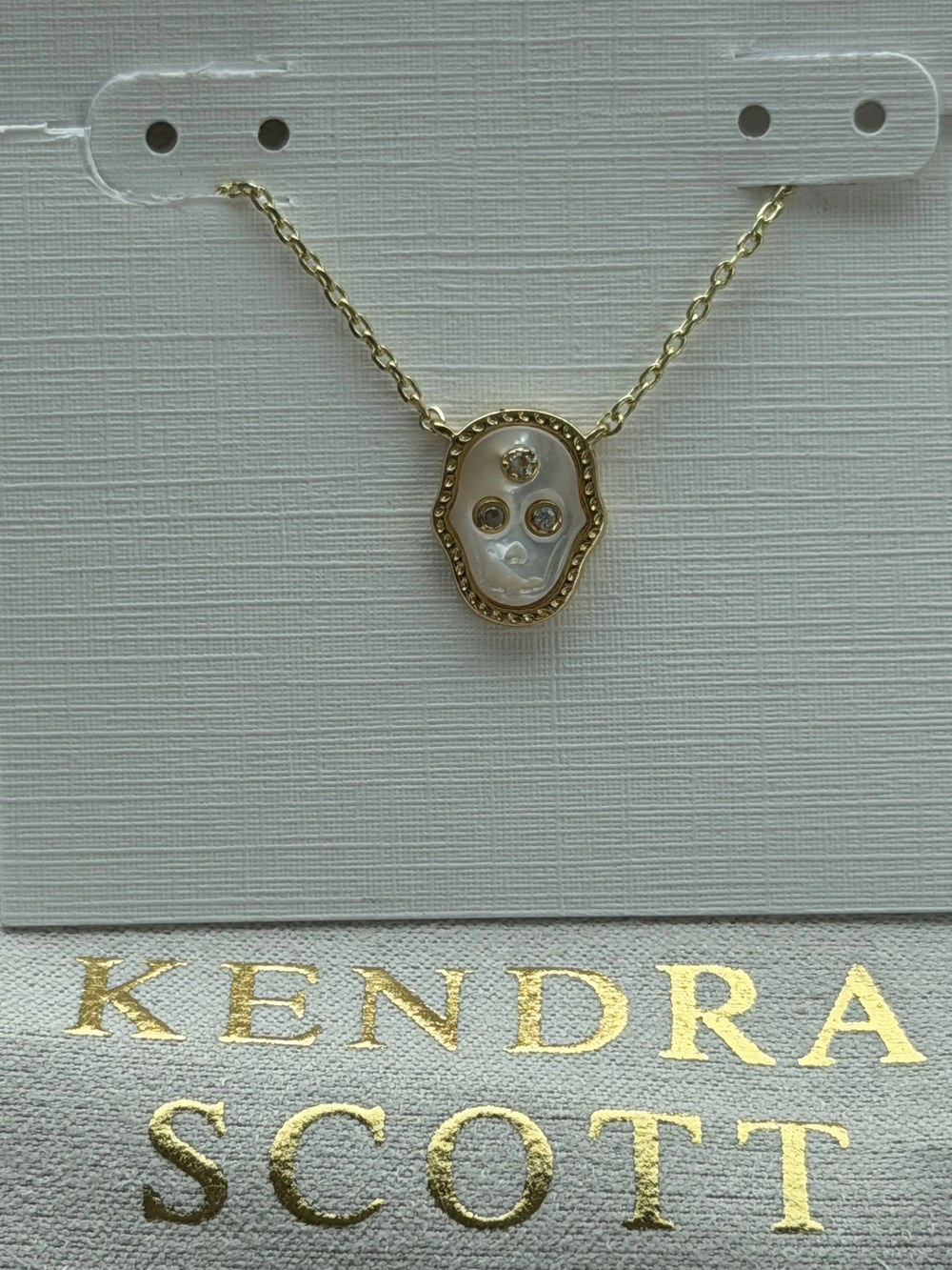 Kendra Scott necklace